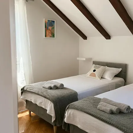 The Cozy Nook Apartment *
